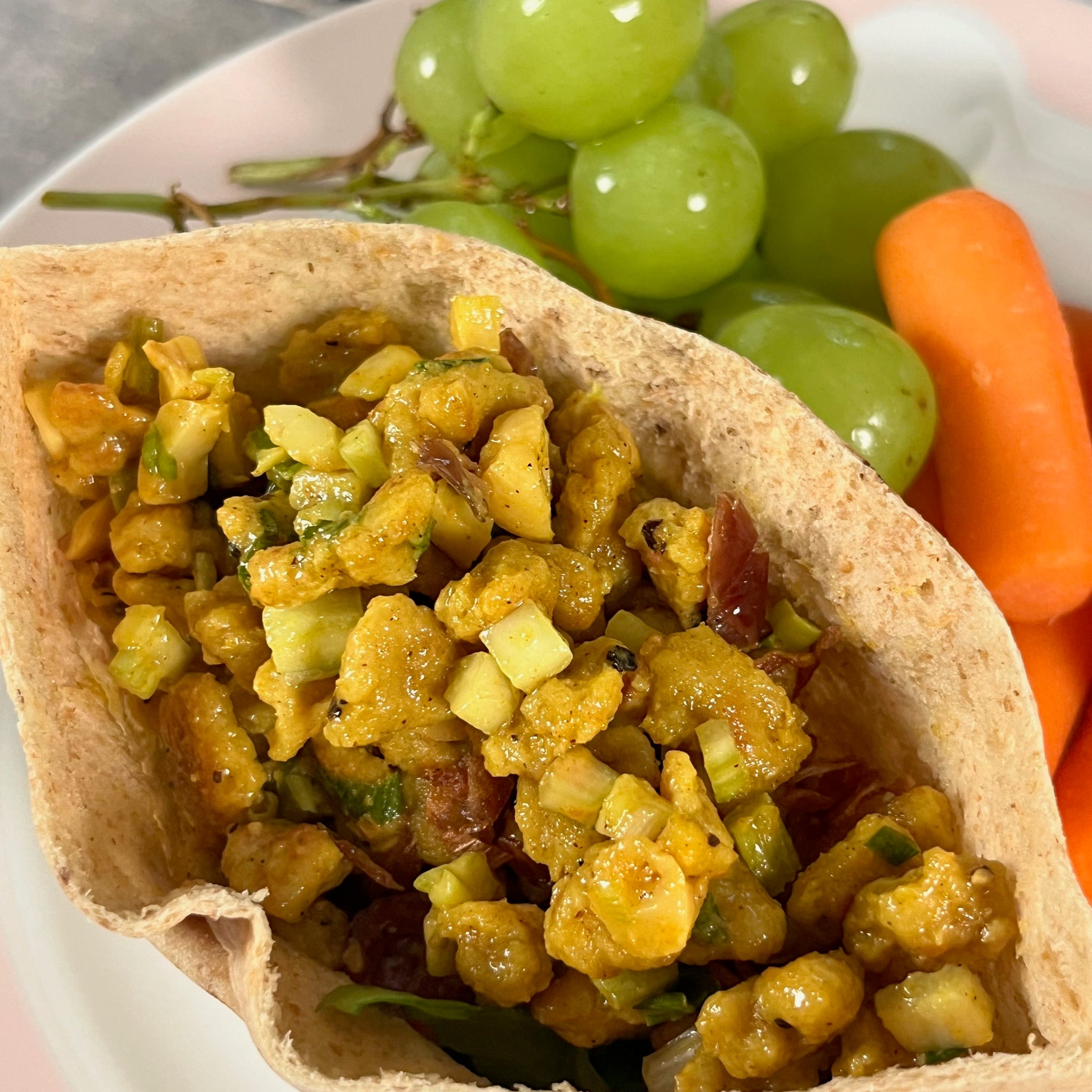 Pita wrap with vegan curry (not) chicken salad